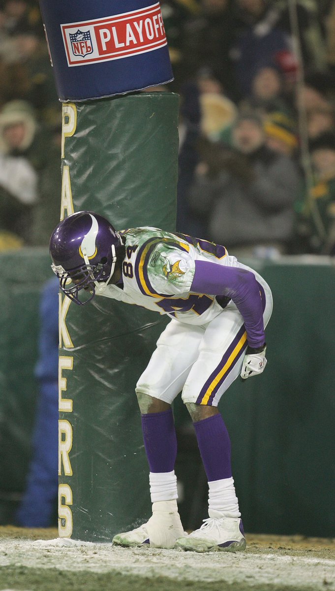 BarstoolMU's tweet photo. 15 years ago today, the best wide receiver of all time did the best celebration of all time https://t.co/2HnRH29vfm