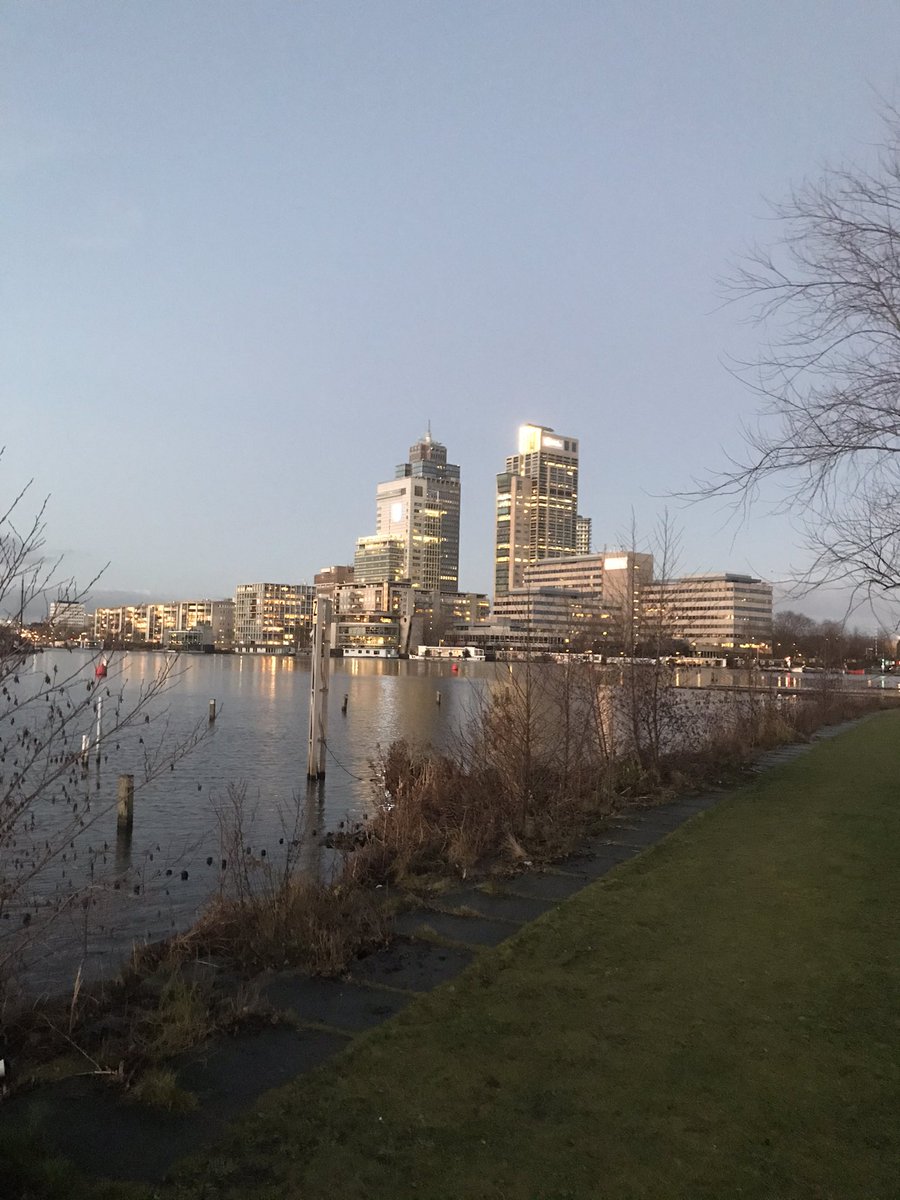 marielle_paul's tweet photo. Vanmiddag een van mijn laatste bestuursvergaderingen van de @VVDAmsterdam. 3,5 jaar zoef voorbij. Mooi team, fijn samengewerkt. Ga ik missen. Daarna lekker naar buiten, want wat een glorieuze dag! #workhardwalkharder #Amsterdam https://t.co/dN4oBOfgKq