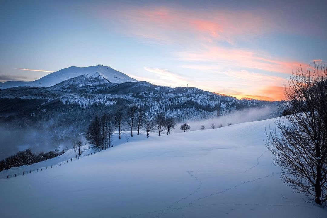 ERTourism's tweet photo. Call it magic ❄️☀️
Glimpses of the snow-covered Apennines

#EmiliaRomagnaSlow #inEmiliaRomagna 
https://t.co/DabwewsBsV https://t.co/dqCTEBYDBO