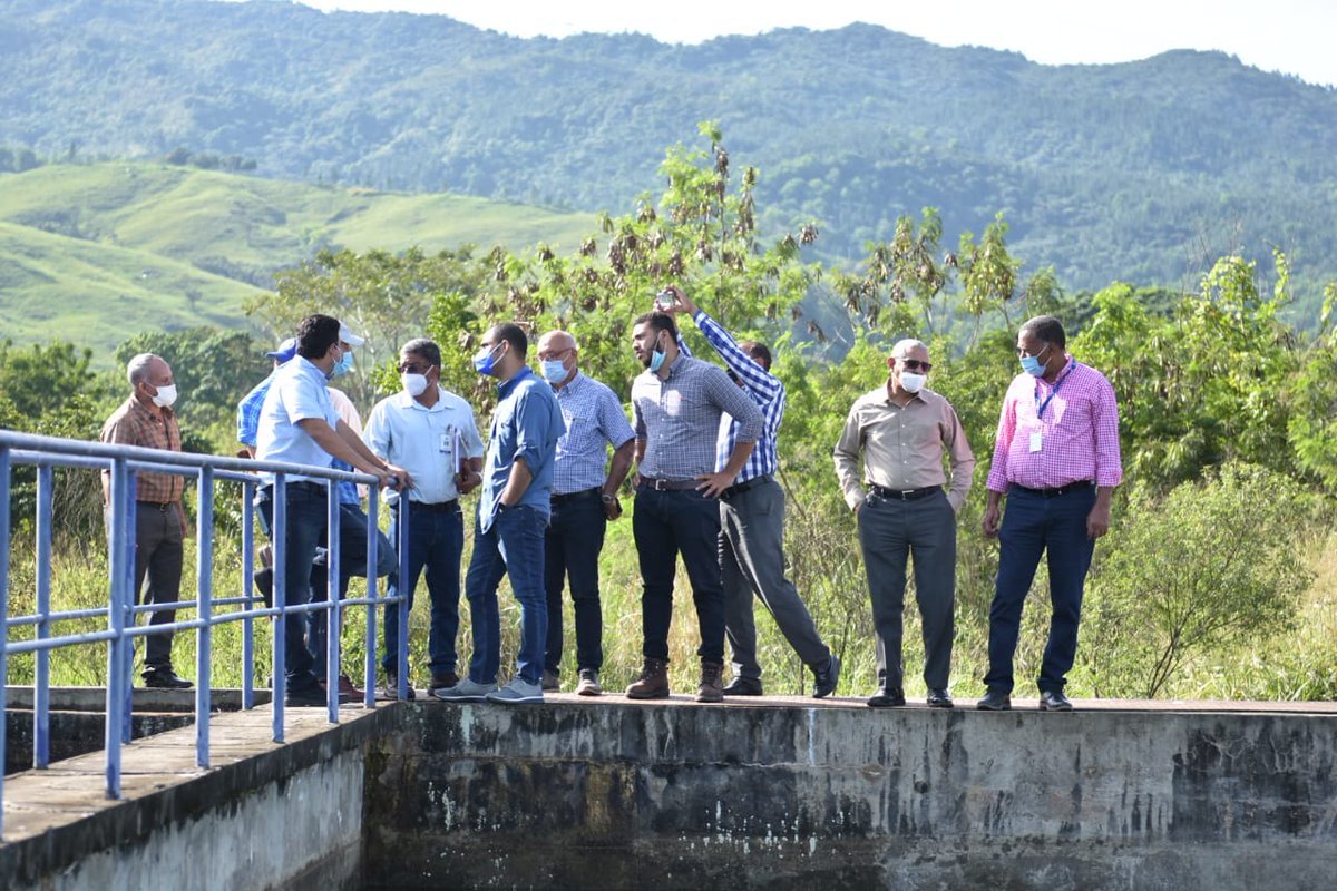 INAPA_RDGOB's tweet photo. El director es acompañado por su equipo técnico integrado por los subdirectores Jabib Suárez y Wáscar Martínez; José Aybar, director de Ingeniería;  Miguel Ángel Matos, director de Fiscalización y Obras; Luis José Popa, director de Tratamiento; entre otros. https://t.co/uvGaiJNEHA