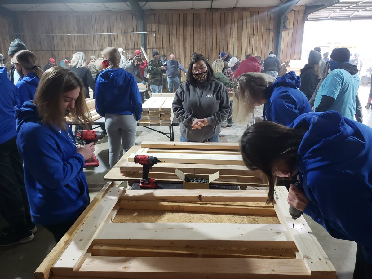 Hatton_Softball's tweet photo. So very proud of this group for volunteering this morning to help the Moulton @lionsclub &amp; "Sleep in Heavenly Peace" produce 70 beds for Children. Just another example of what makes our program special!!! @hattonhigh @LCSMoves #process21 https://t.co/86YCHZsTNl