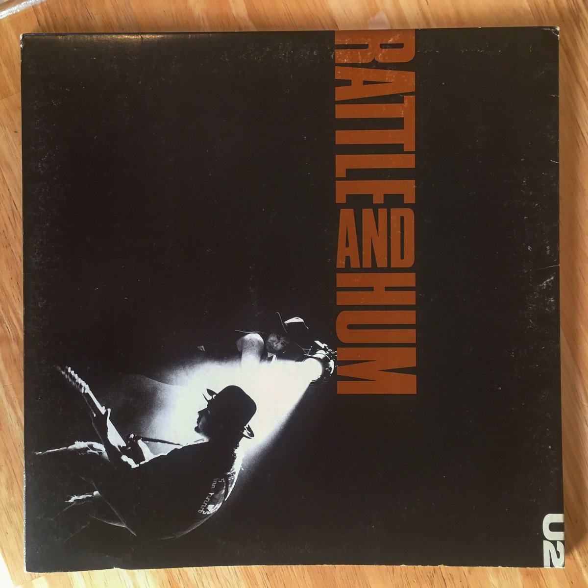 “In the shit house a shotgun” def my favourite lyric from U2’s Rattle &amp; Hum, love this record 👌

#u2 #rattleandhum #1988 #vinyl #silverandgold #heartland #