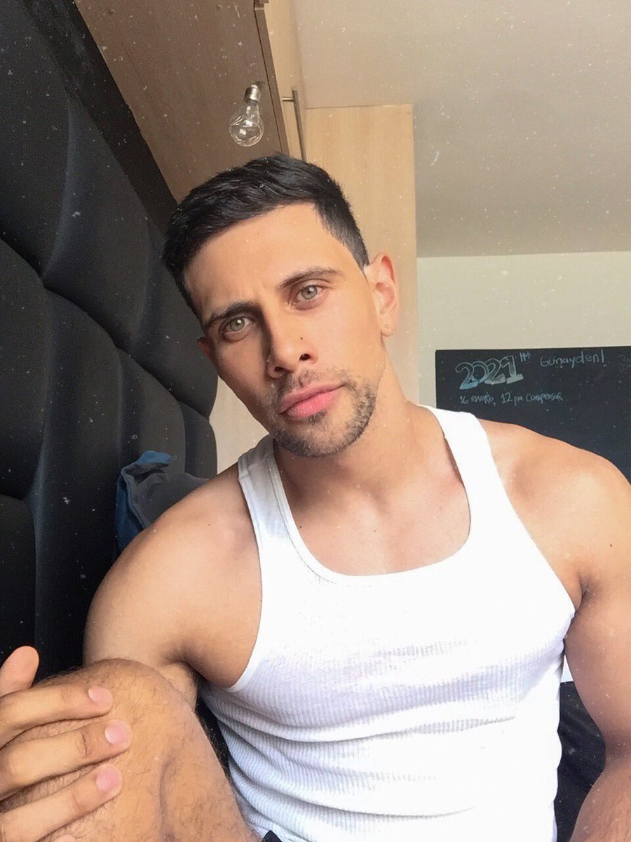 Donde puedo reclamar un poquito más de mañana ?? .... es que ... acabo de abrir los ojos 🤦🏼‍♂️ como son sus #mañanasdecuarentena ?