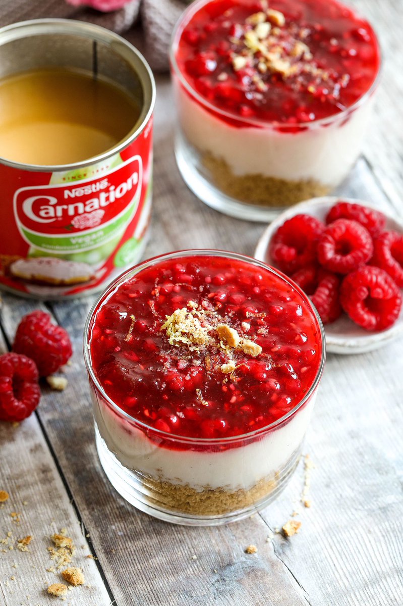 #ad✨Vegan Raspberry Cheesecake Pots✨made with only 8 ingredients &amp; using the new vegan condensed milk alternative from @UKCarnation It’s so versatile &amp; can be used to create so many vegan treats! 
Find the recipe here nadiashealthykitchen.com/vegan-raspberr…
#VeganMadeSimple #carnationcreations
