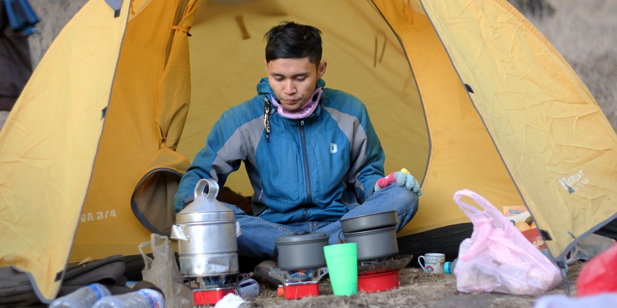 kingcountyparks's tweet photo. (1/2) Have outdoor #gear that could use some TLC? 🧵 Want to treat &amp; prep your gear for better longevity? 🏕️ Yvan Tran, a member of @OutdoorAsian &amp; a savvy clothing designer, gives us a rundown. https://t.co/Kntj0TGO4u