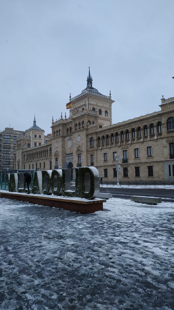 Aranalon's tweet photo. Nieve en Valladolid
#nieve #Valladolid #Filomena #frio https://t.co/npw8nSo5bS