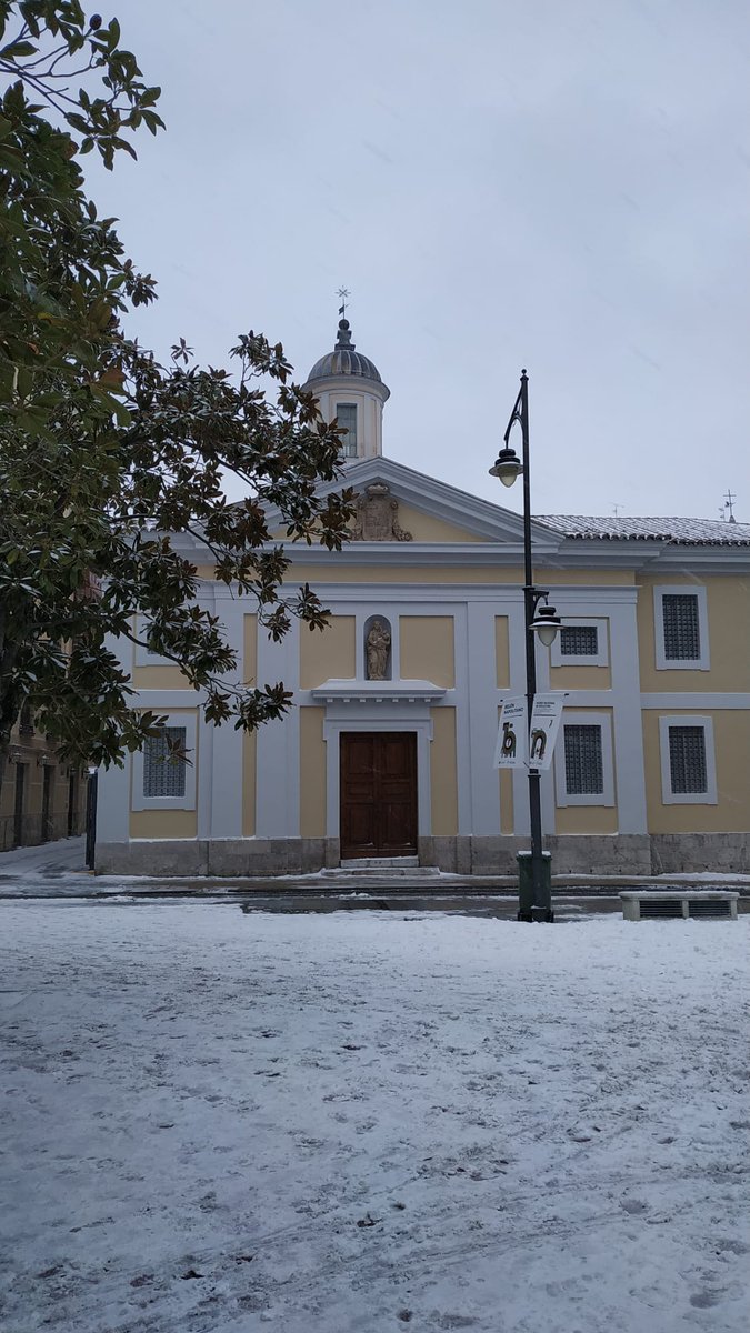 Aranalon's tweet photo. Nieve en Valladolid
#nieve #Valladolid #Filomena #frio https://t.co/npw8nSo5bS