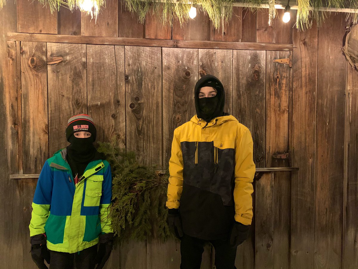 J_NPouw's tweet photo. Get outside and enjoy #Winterlit @ConservHalton! https://t.co/ssOp520XQ2