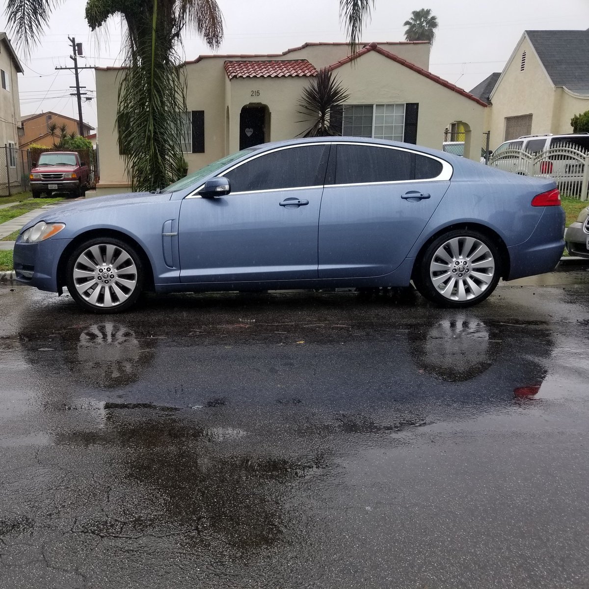 platinumstyleab's tweet photo. Rainy Days 🌧 #Cars #car #Jaguar #luxurylifestyle #Weathercloud https://t.co/1EVMVhdcTA