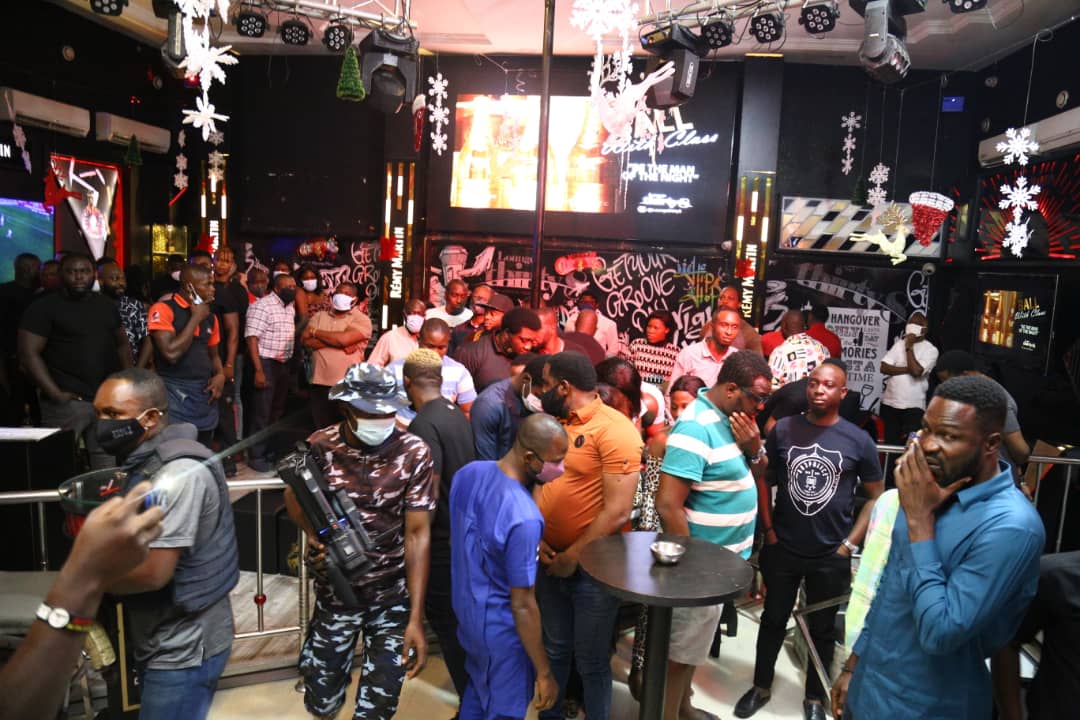 followlasg's tweet image. The Lagos State Government has warned that law enforcement agents will continue to arrest and prosecute residents who violate COVID-19 guidelines and directives issued to curtail the spread of the deadly virus.
@jidesanwoolu @gbenga_omo @gboyegaakosile1
#Covid19LASG #MaskUpLagos