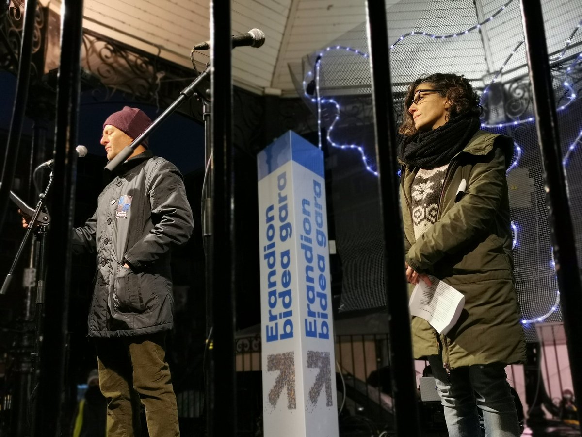 jaloniker's tweet photo. Euskal presoak ETXERA!
300 pertsona baino gehiago elkartu gara Erandion @sare_herritarra-ren deialdiari babesa adieraziz.

#BideaGara #Erandio #IzanBidea

ARGAZKI+ ↘️
https://t.co/s0TX8qFw5k

↗️👏🏻✊🏻👏🏻✊🏻✊🏻👏🏻✊🏻↙️ https://t.co/T4wA0jt3CQ