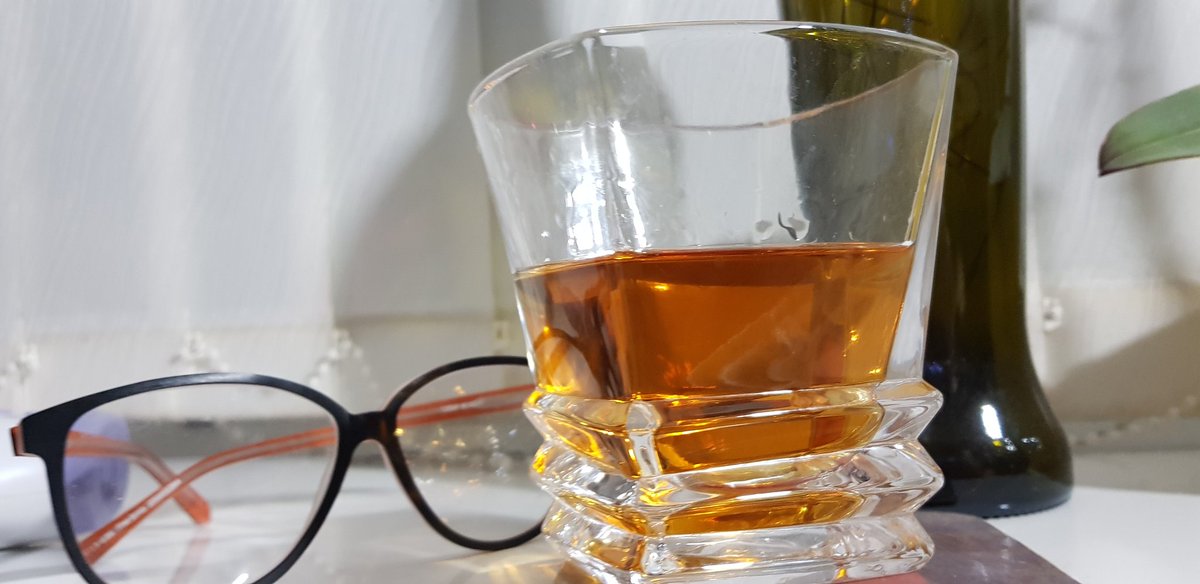 nickbb7's tweet photo. #AvinOops #LifeOnMarsDay #LifeOnMars15 #Lifeonmars #afternoonscotch @LifeOnMars_tv - @AJPharoah @EssexWatford @PhilipGNews @Deanoandrews #johnsimms #lizwhite #marshalllancaster - thanks for creating such a brilliant and enduring series. #tvgold https://t.co/ZNzFHErGxC