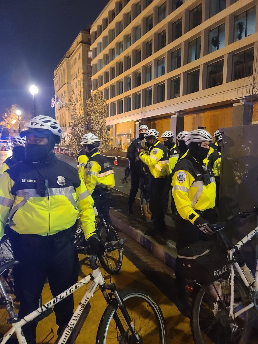 Shortly after this another Trump supporters was making threats and instigating a fight. She pulled a bright pink tazer out and zapped it.  @HuntedHorse joke that the cops would arrest her, but I blew it off. Within one minute they did exactly that. 40/