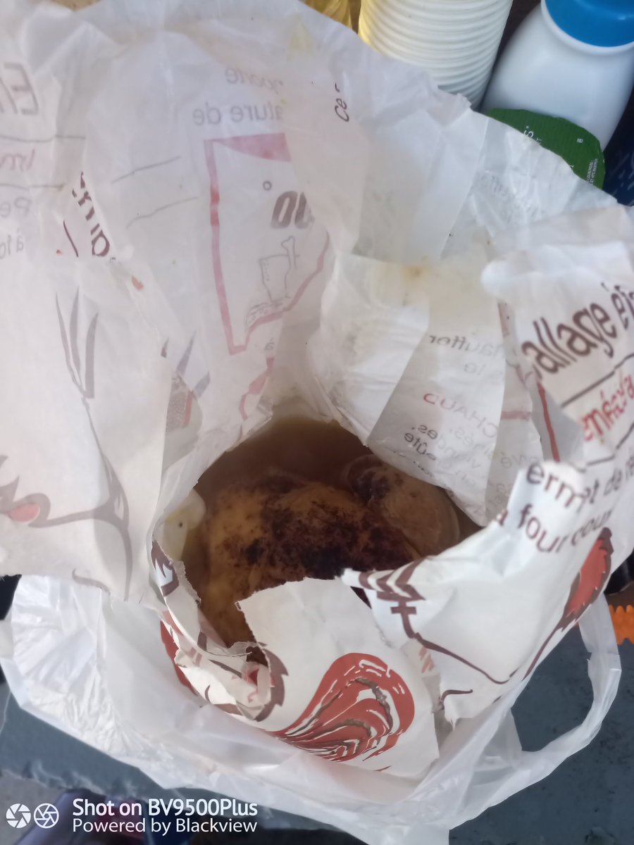 Franck78627995's tweet photo. Offert par mamie chat , le poulet , plus deux steak hachés , jambon etc.....du traiteur de teteghem 👏😉.
Merci mamie sa fait chaud au cœur 💓 https://t.co/Ct5zOJF4pA