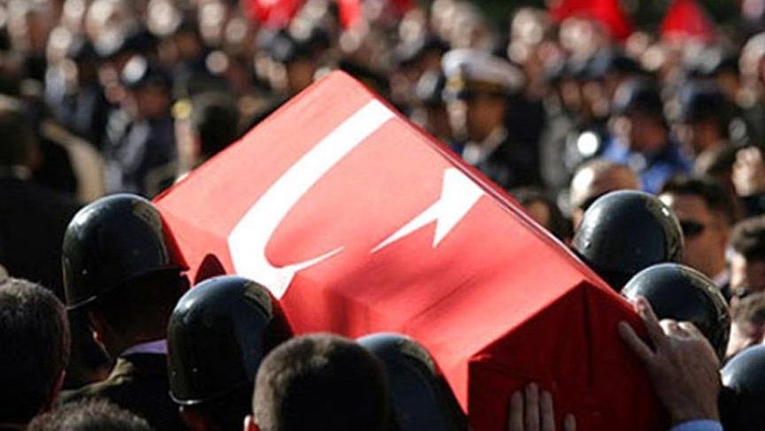 Diyarbakır Lice’de bir askerimizin şehit olduğunu, iki askerimizin ise yaralandığını üzüntüyle duyduk.
Şehit askerimize Allah’tan rahmet, yaralı askerlerimize ise acil şifalar diliyorum.