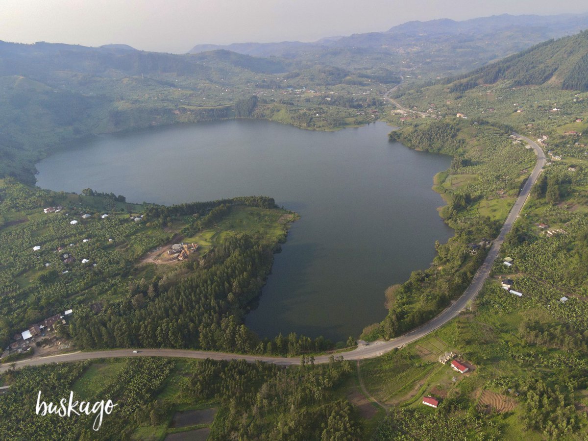 #Africa - shaped lake Nkugute in Rubirizi, #Uganda 🇺🇬.

#VisitUganda #PearlofAfrica #Travel            
📸 Kagonyera Busingye