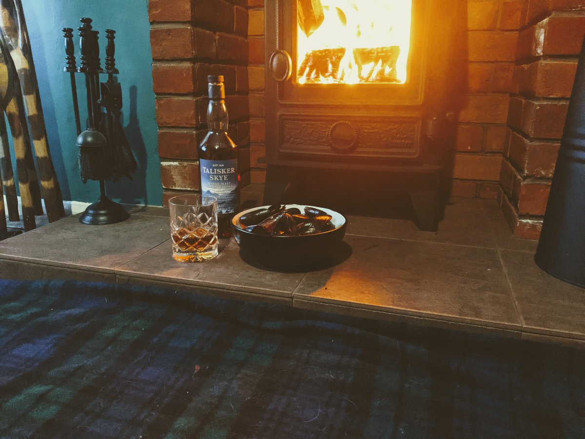 TipsySapper's tweet photo. Perfect Saturday night lockdown combination, #logburner #mussels #Whisky @TaliskerWhisky https://t.co/NQDFpM8UDc