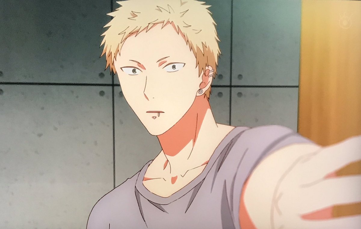 ペイルイエロー 春樹 俺も秋彦みたくもっと短髪にしようかな 秋彦 え 今くらいが丁度よくね 春樹 そう でも髪色も変えてピアスもつけてさ 秋彦 え いったいどこに行こうとしてる おはようございます