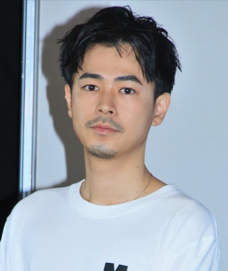 いぬ 成田凌ｻﾝがちょっと浮雲 に見えてからクソほど興味なかった成田凌ｻﾝがテレビに出演なさってると立ち止まって最後まで見ちゃうくらいには浮雲がすき やっぱりちょっと似てる