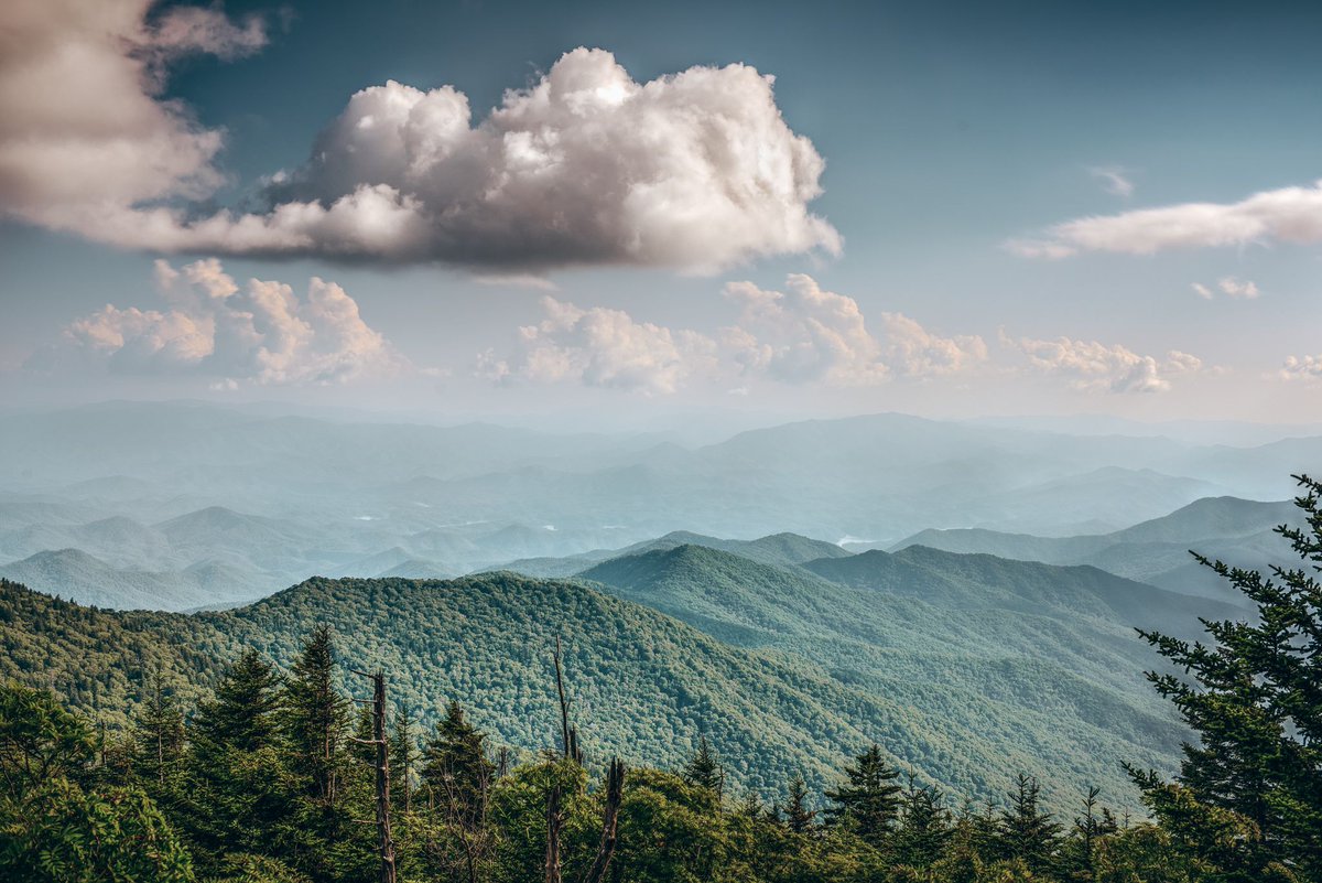 MobileBrochure's tweet photo. Who's planning a visit to the Smoky Mountains this year? #smokymountains #smokies #optoustide https://t.co/x88COht2DB