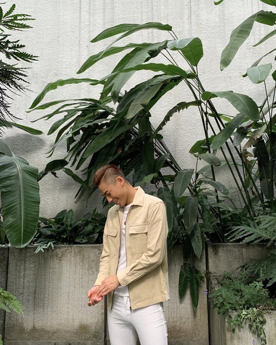 1 pic. Run through the jungle ???

https://t.co/CNF9jvlAtJ https://t.co/Z5KhH3b2oe