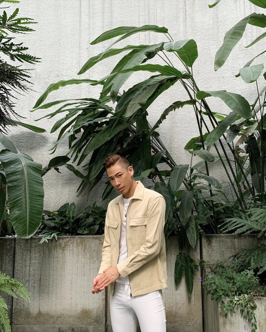 2 pic. Run through the jungle ???

https://t.co/CNF9jvlAtJ https://t.co/Z5KhH3b2oe