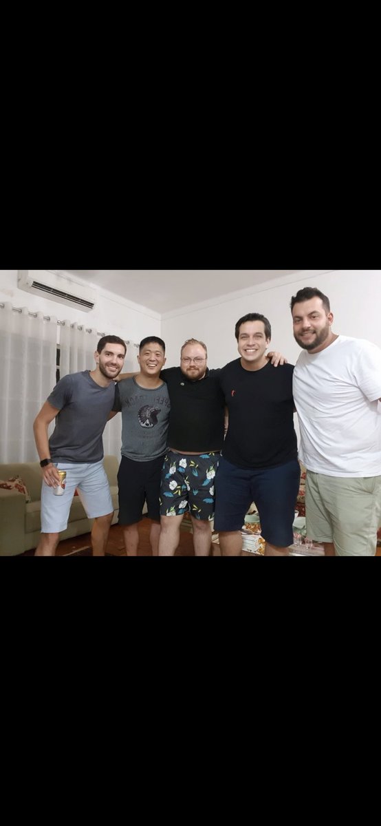 jofalleiros's tweet image. 33 anos 🎉🎊🎈 #adeb #inimigosdofim