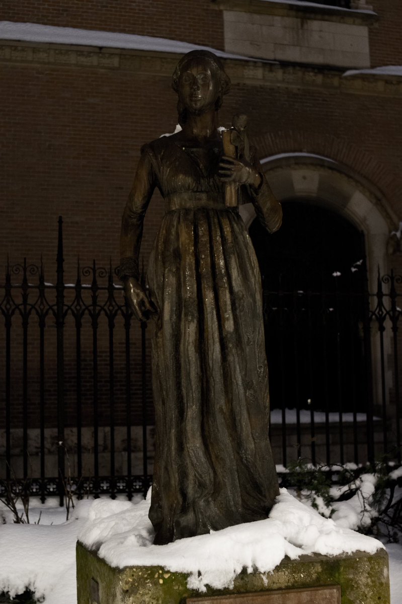 FramesTimeless's tweet image. Meet: The queen