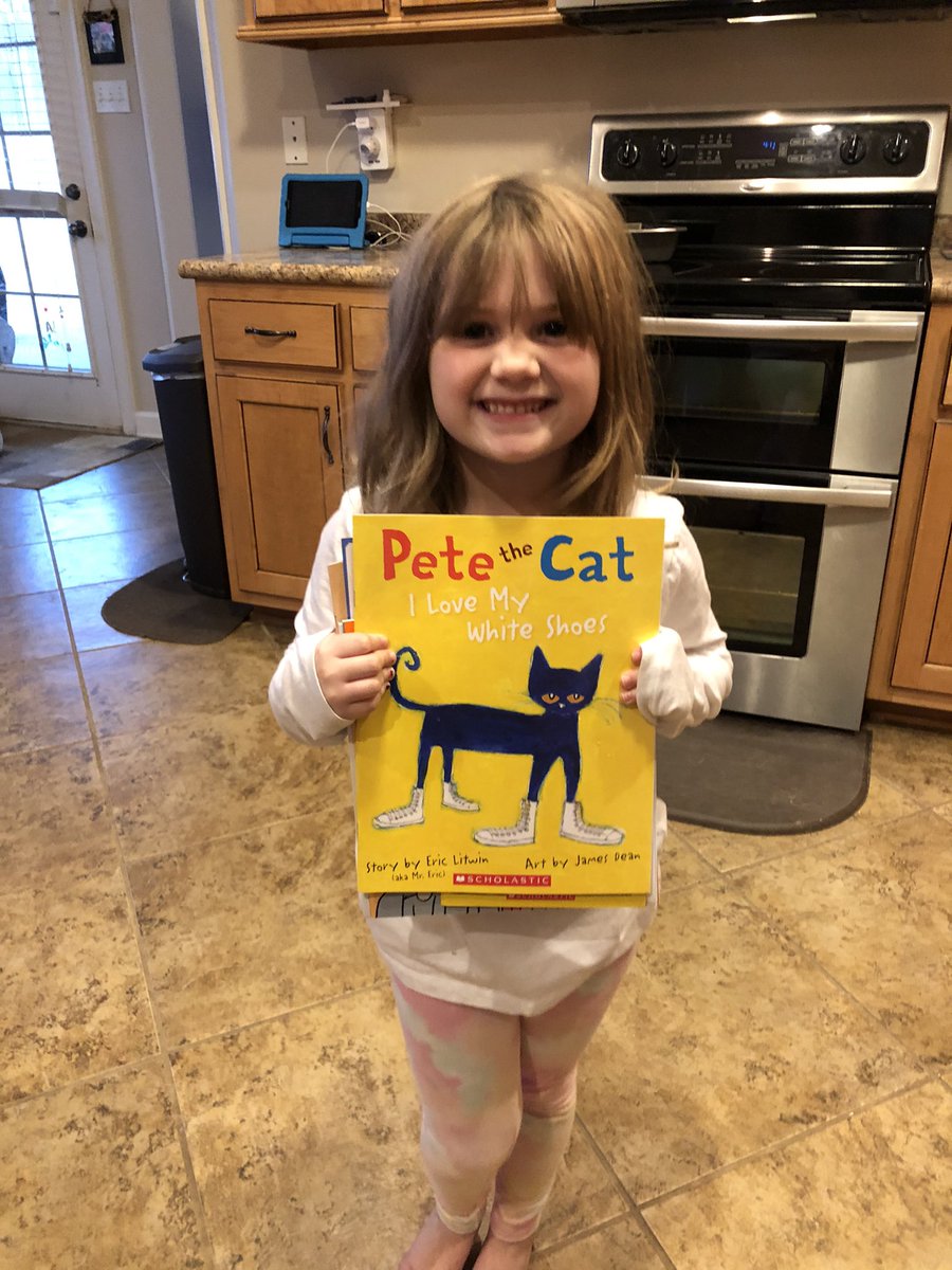 CarrieSCarlson's tweet photo. Great surprise today. Thank you! @Scholastic @TNedu @GovLiteracyTN #Reading #EarlyReader https://t.co/rfceGGJT6H