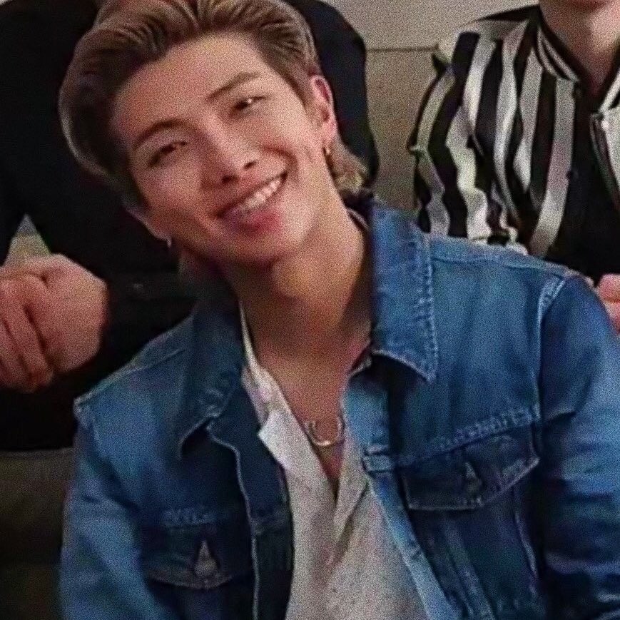 @koomnnie @dreaming4ev3r @BTS_twt Su sonrisa me da vida 😭✨

I nominate #RM / #KimNamjoon of @BTS_twt for Best Leader! #베스트리더_RM #FanPlus