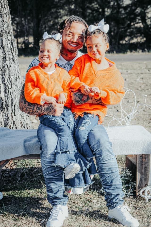 _LowKeyOnly_'s tweet photo. Unconditional love 💜 https://t.co/1afUEaa6kD