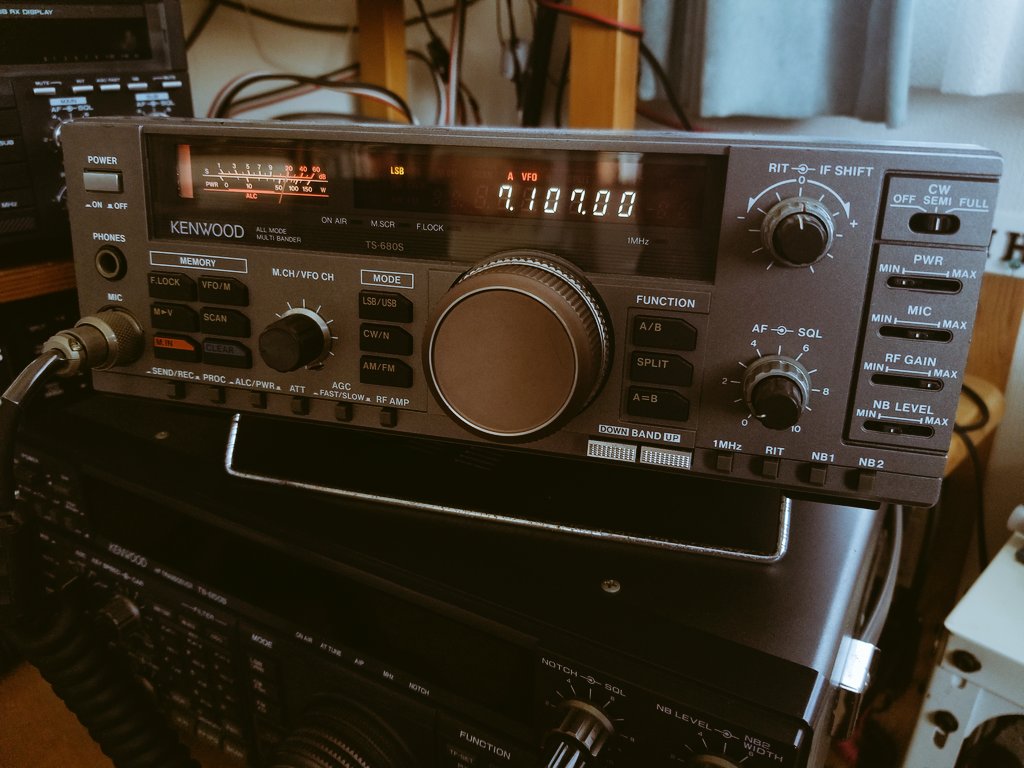 jm1pih's tweet photo. #TS680
SSBから7.021をBGM
20年以上前のRIGだけど
十分楽しめますね。 https://t.co/szxsBukEkD