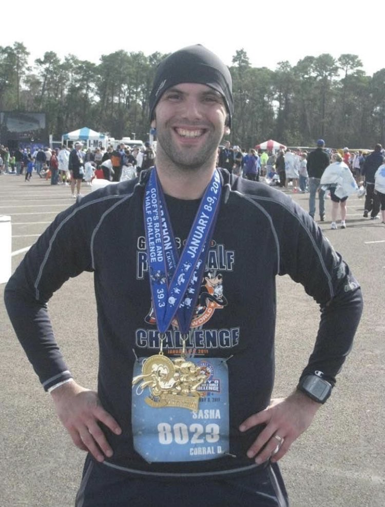RunningBratt's tweet photo. Today is my 10 Year Marathonniversary!!! 9 fulls, over 30 half’s, and many 10 &amp; 5Ks. The last few years I’ve gone back to almost zero but this pic reminds me how hard I worked from zero last time! 9/9 on Jan runs in 2021 - did a 5K tonight to celebrate! @runDisney #rundisney https://t.co/R3R6vq0kZh