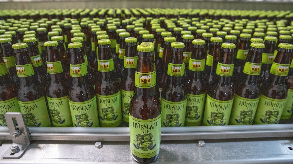 BellsBrewery's tweet image. Hopslam is back in bottles for the first time since 2015. Available in many places now; elsewhere soon. Enjoy it fresh! Questions about this year's release? Go here: bit.ly/38QQtoi