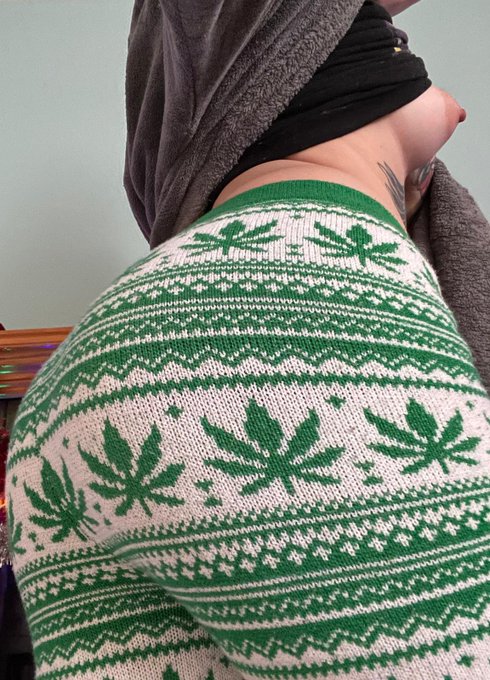 RT if you&rsquo;d snuggle up with me for a Saturday afternoon nap... and maybe a little more 😘 https://t.c