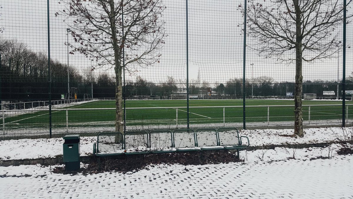 ERWIN_OFC's tweet photo. Guter Einstand ins neue Jahr, da bleibt man doch gerne mal zuhause. Vom Sofa noch den neuen ERWIN shoppen über erwinbuero@web.de #nurderofc #TSVEOFC #RLSW #ERWIN95 https://t.co/2whNMv34Vk