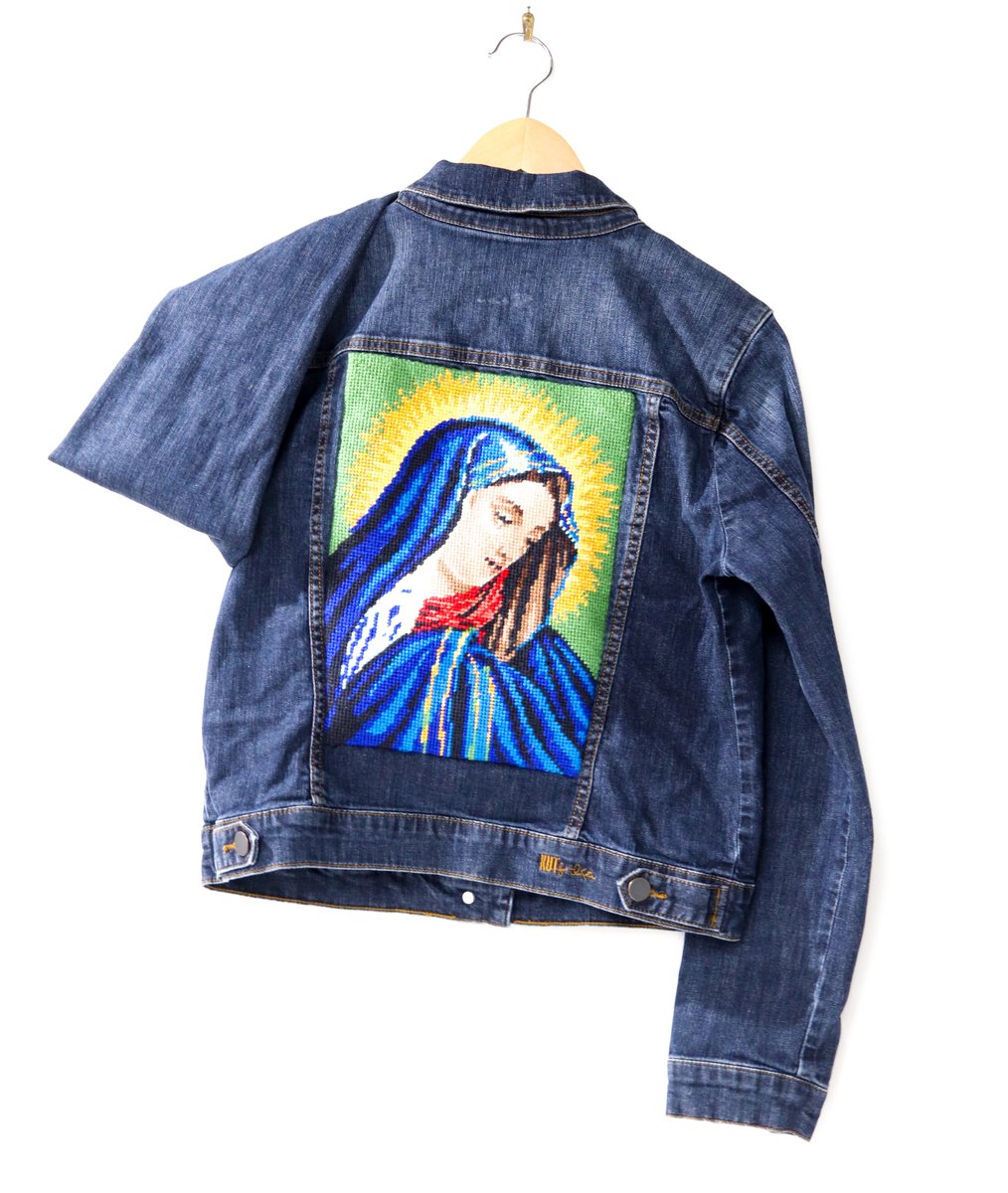 RNeedlepoint's tweet photo. A new friend sent in this gorgeous needlepoint for a thread pull this summer. A few months later, she requested our finishing team turn it into a patch for the back of her jacket. We loved making this, and now we're all planning our own!

#RittenhouseNeedlepoint https://t.co/vLxtxjidht