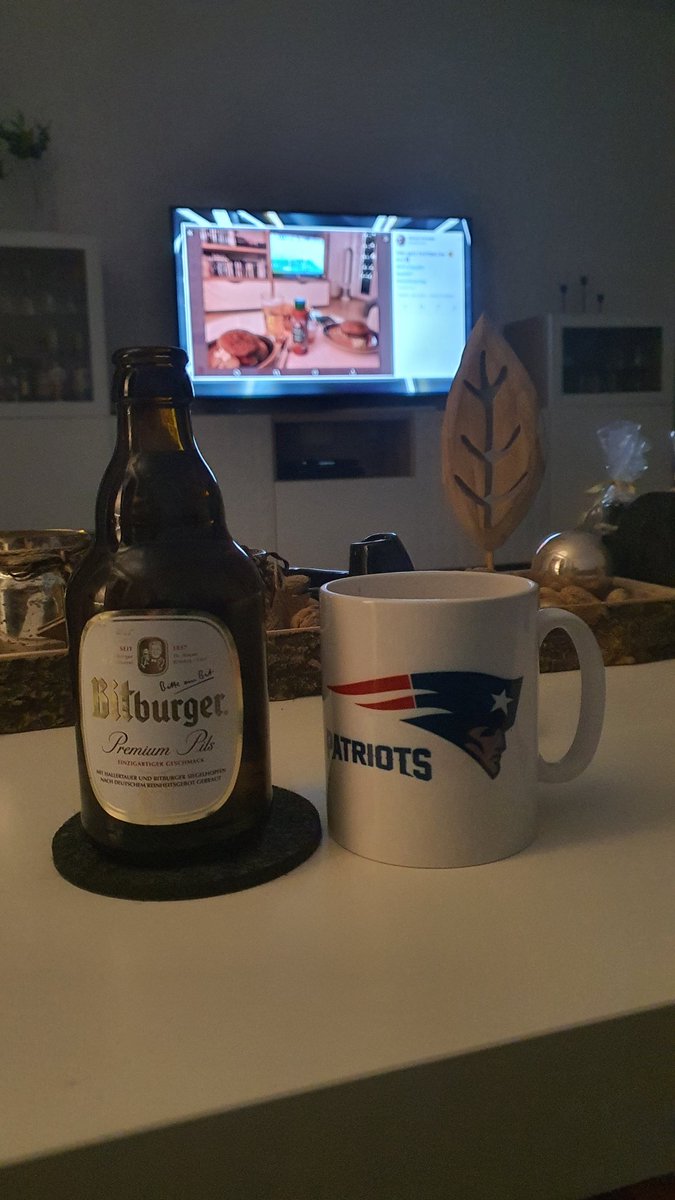 andi__91's tweet photo. @ransport @Icke41 #ranNFL mit Bier und Kaffee halte ich mich die nächsten Stunden über Wasser #rannflsüchtig https://t.co/cE6VRk1FB3