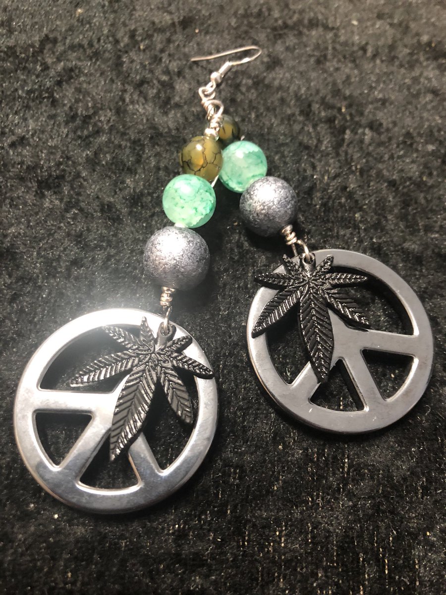 ImagineThis704's tweet image. #PrettyPeacePairings #LittyAF #HighFashionAF #copaceticAF
Have you had a #HIGHpiphany today? We have #peace ✌🏾to pair with your vibes...🧘🏽 #semipreciousstones #dragonsvein two colors 🥰 gemstone7.com/388-dragons-ve…
😷☮️
