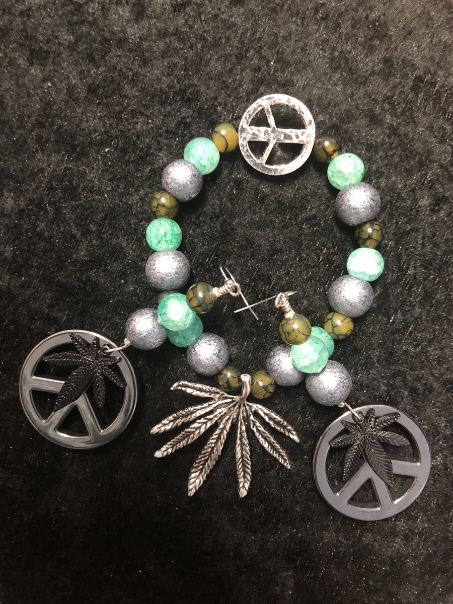 ImagineThis704's tweet image. #PrettyPeacePairings #LittyAF #HighFashionAF #copaceticAF
Have you had a #HIGHpiphany today? We have #peace ✌🏾to pair with your vibes...🧘🏽 #semipreciousstones #dragonsvein two colors 🥰 gemstone7.com/388-dragons-ve…
😷☮️