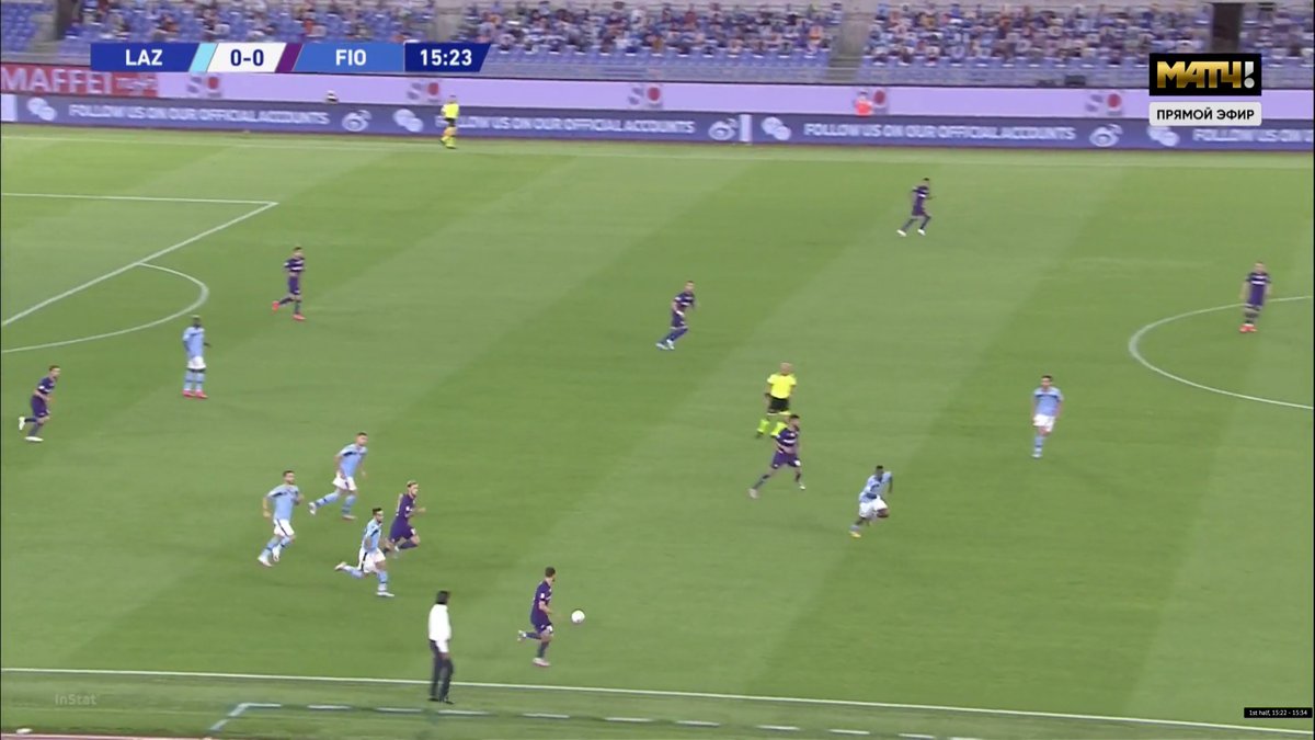 Très à l'aise techniquement, il est également capable de jouer sous pression par le dribble.