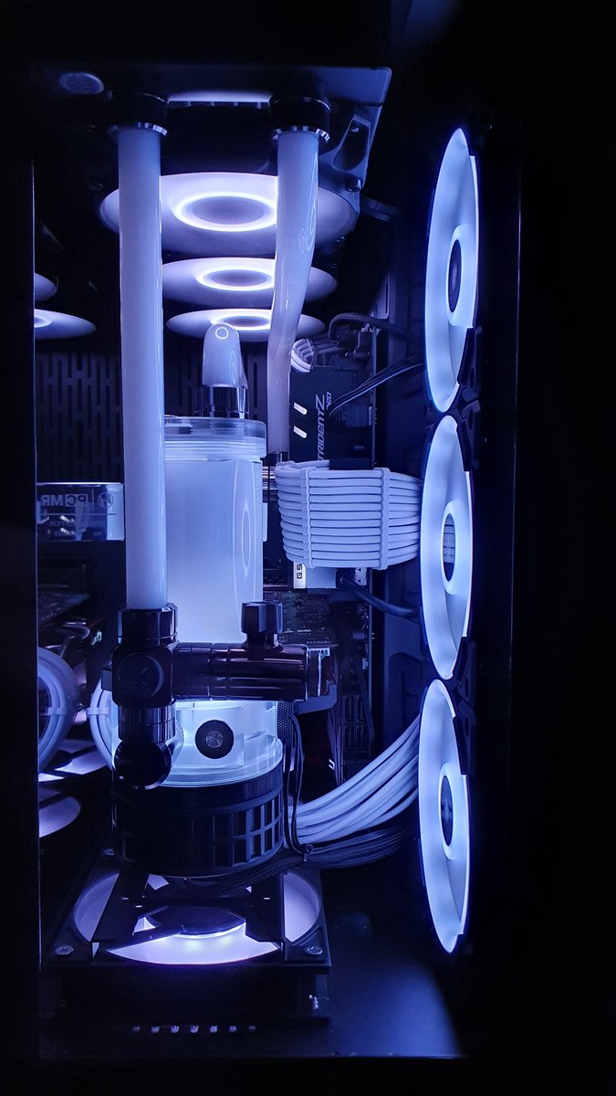 zibiksior's tweet photo. @JayzTwoCents My first ever water cooled PC build! :)

CPU: Ryzen 5900X
GPU: GTX 970 😜 (I'm not using it for gaming)
DRAM: 64GB DDR4 3600Mhz CL18
Mobo: Asus Rog Strix E-Gaming
Cooling: EKWB custom loop with D5 pump and 360mm rad
Case: Lian Li O11 Dynamic PCMR Edition
PSU: Seasonic Focus 750W https://t.co/m3YmTNhR0p