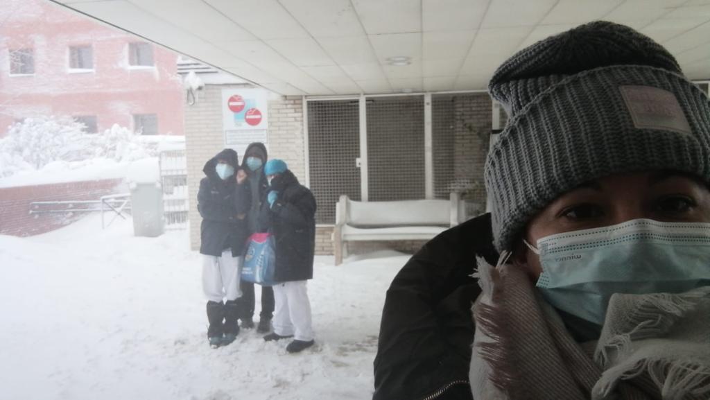 OjodeThot's tweet image. Teresa, Inma, Irene, Ana, Sofía, Encarni y Caterina. Son las enfermeras de hospitalización a domicilio del Hospital Gregorio Marañón. Han acudido a pie y en transporte público a atender a sus pacientes en sus casas. Incansables e imbatibles. Son un orgullo para #SomosElMarañon