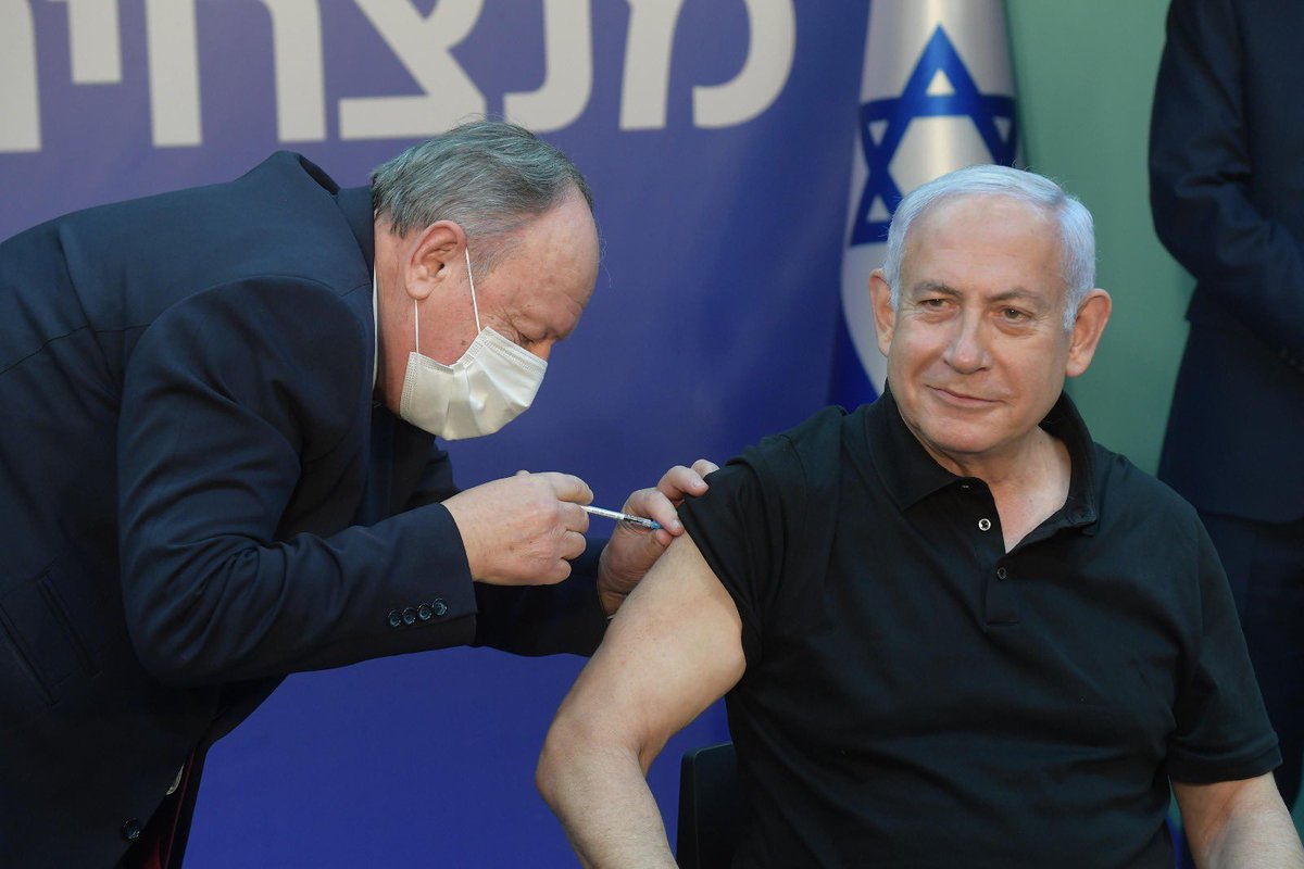 eixopolitico's tweet photo. 🇮🇱 Benjamin Netanyahu tomou hoje a segunda dose da vacina contra a Covid-19.

Nesta semana, o primeiro-ministro de Israel, que está em campanha para eleições que ocorrem no dia 23 de março, disse que todos os cidadãos acima de 16 anos receberão a vacina até março. https://t.co/wUxMNtxVA0