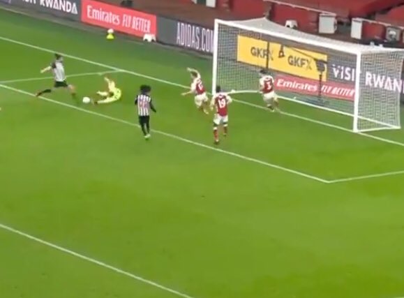 What a recovery by  #LenoHe initially makes a mistake by rushing out an extra 5yrd as he cannot get near the ballThis rushing cuts his reaction time & contributes to him spilling the shot but then he does excellently to readjust & flick the ball away preventing a tap-in #FACup  