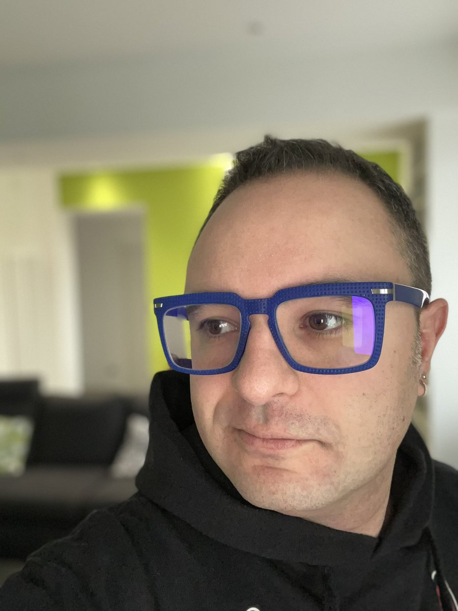 doctorappleita's tweet photo. Dopo 23 anni di pizzetto/barba... ho deciso di darci un taglio #newlook #nobarba #shavelikeabomber https://t.co/5AKA3tIYs4
