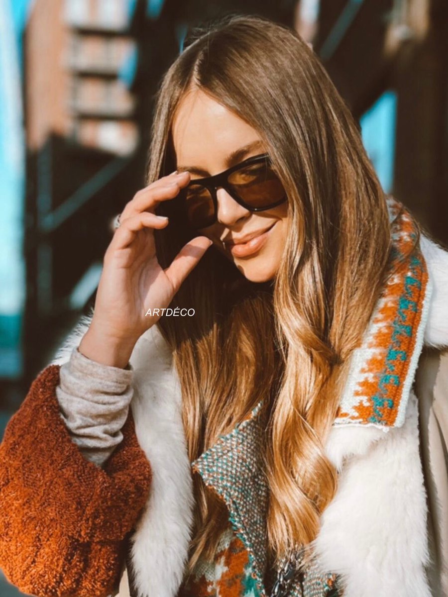 racheltomie's tweet photo. «You look like a little hoodlum with my blue hoodie on, dancing on the bed to a Fugee song, just killing me softly, girl, you're a vandalizer» https://t.co/AlTi5Jr9Iz