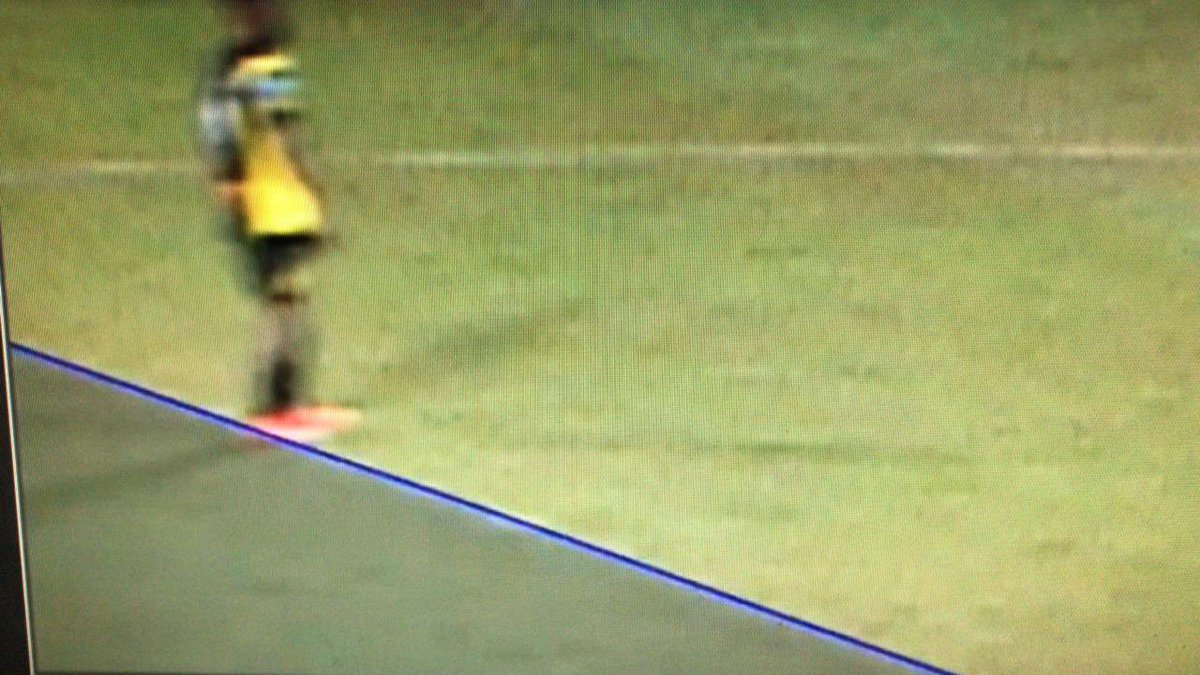 الخط الازرق قبل وبعد 🤣🤣🤣🤣🤣 #الاتحاد_ضمك_الدوري