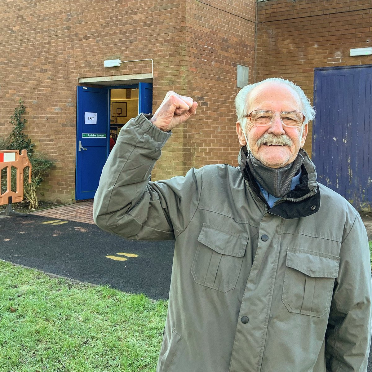 StuartMaddocks's tweet photo. Brilliantly efficient &amp; safe today, my 83yr old father had his 2nd @Pfizer #vaccine jab today in Bebington, Wirral. Swapping badminton for an injection. 

Hats off to all involved, brilliant work keep your chin up folks..we can get through this together 😀 #NHS 👏 @davidflatman https://t.co/F34tfoYdTt