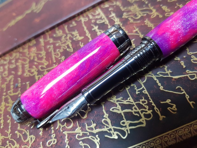 Bens_Bespoke's tweet photo. valleygirl #pink #diamondcast handmade #fountainpen with real tiny diamonds - in titanium black with bock stainless steel nib - for sale! https://t.co/9jnMvOVYR0